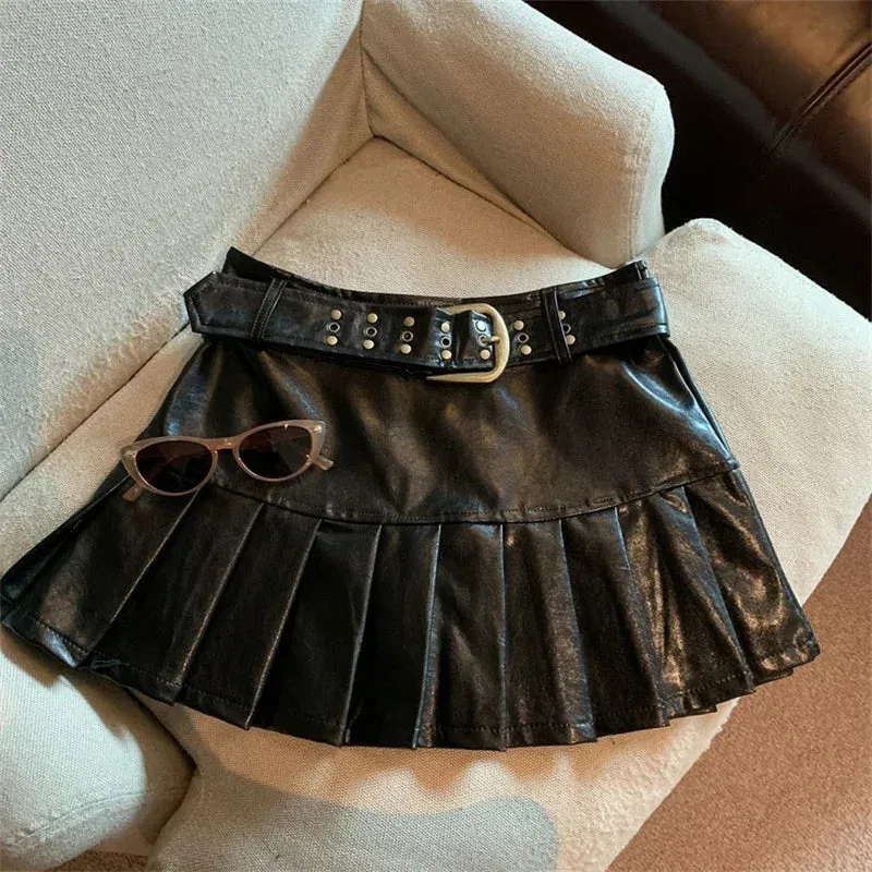 Aiertu Women Coffee Leather Skirt Harajuku Y2k Vintage Pleated Skirt 90s Aesthetic Korean A-Line Mini Skirt Emo 2000s Punk Clothes 2024