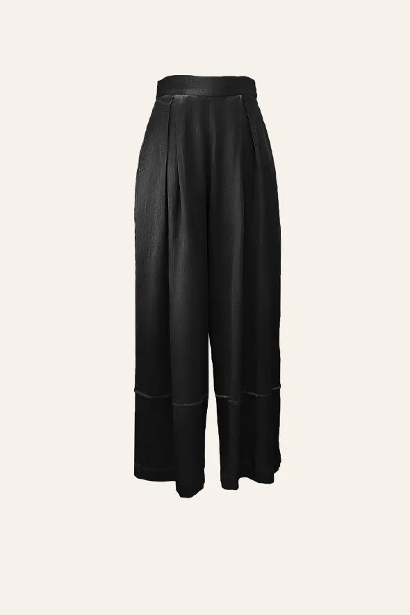 Boulevard Pleated Pants in Black