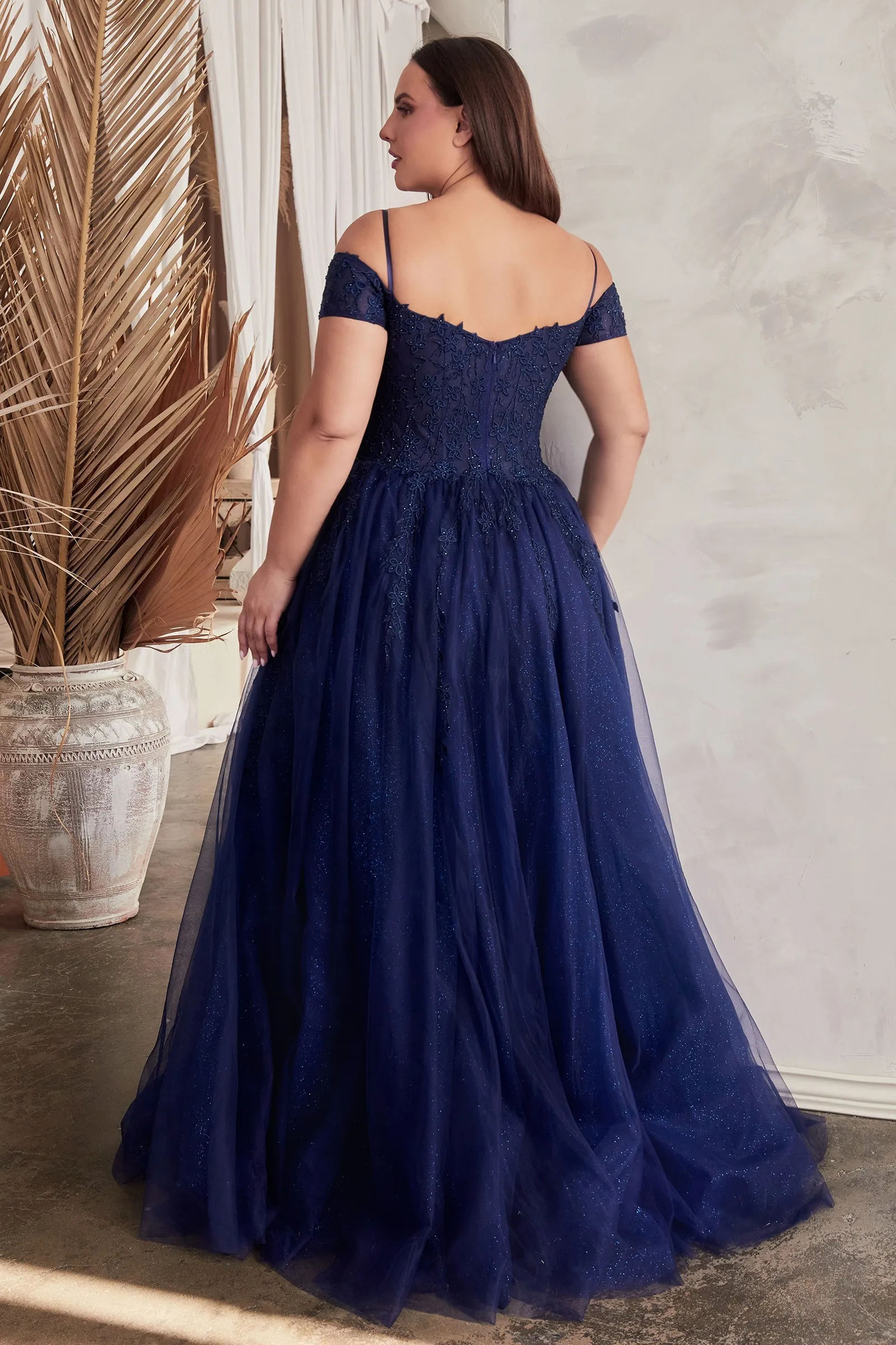 FEMME Curves LILA Plus Size Layered Tulle & Lace Bodice Prom & Formal Dress