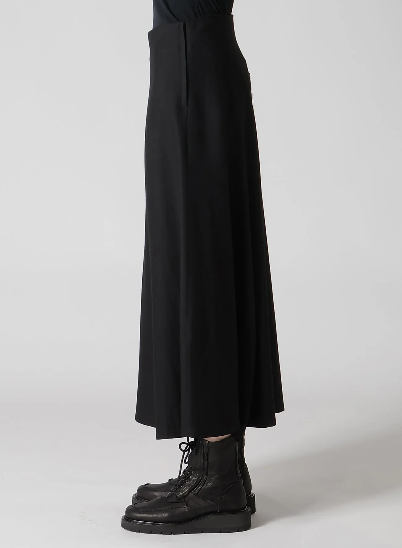 RY/W GABARDINE ASYMMETRIC FLARE PANTS