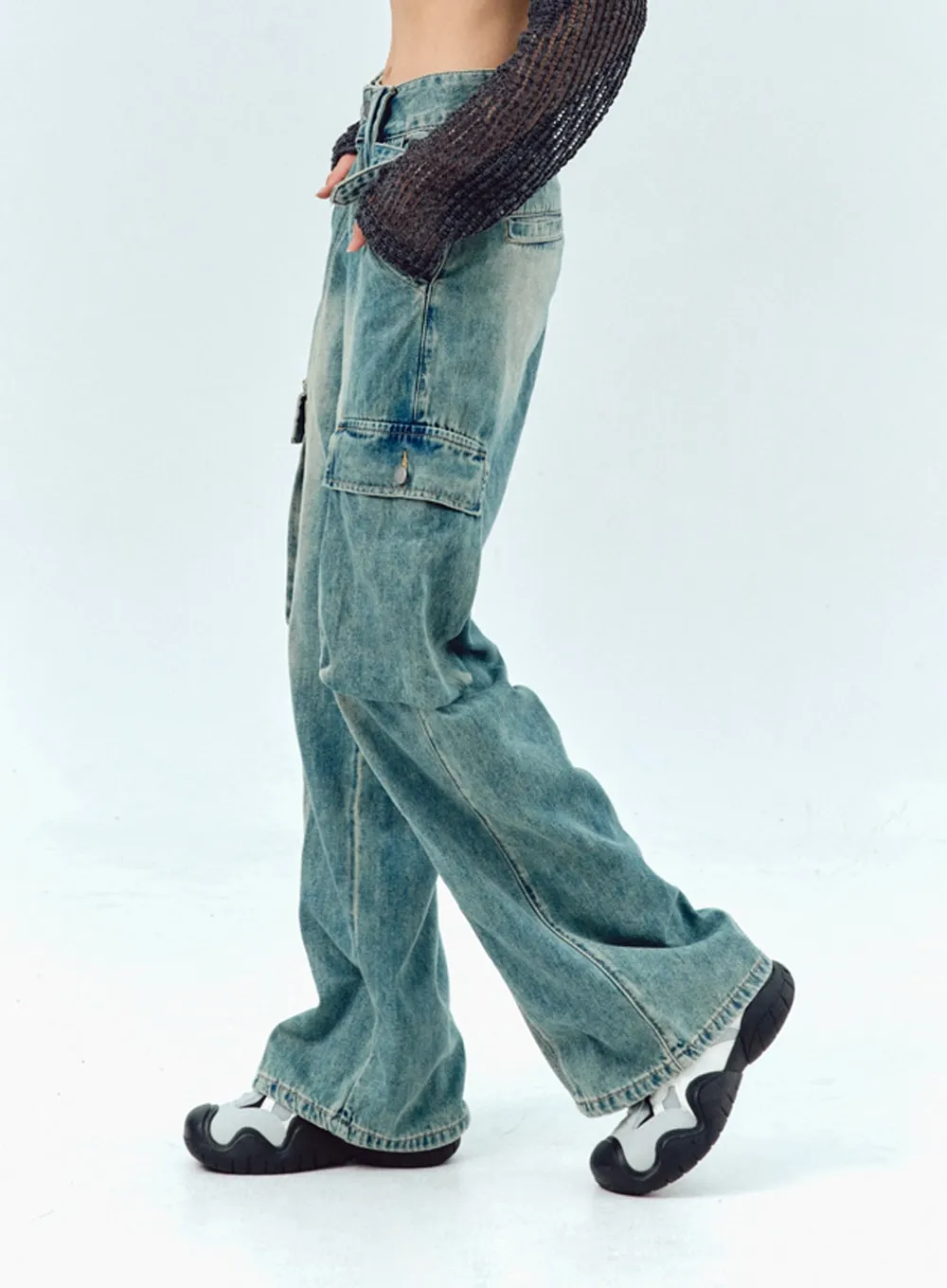 Wide Leg Cargo Jeans in Washed Blue IG311