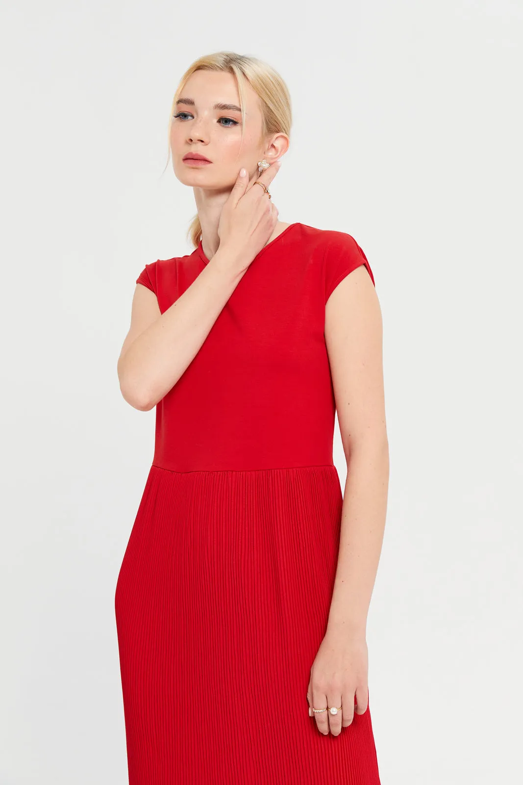 Women Red Plain Pleated Dress