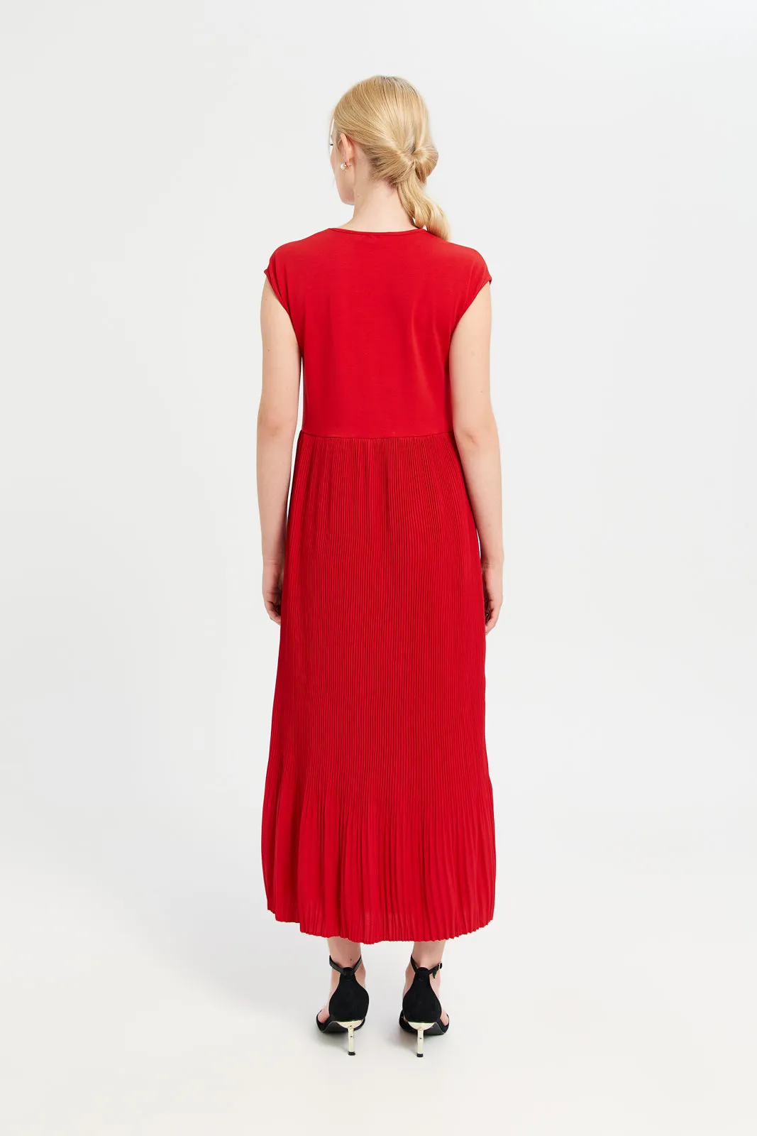 Women Red Plain Pleated Dress